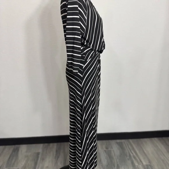 Bobeau Long Sleeve Dress in Classic Black - Picture 7 of 8